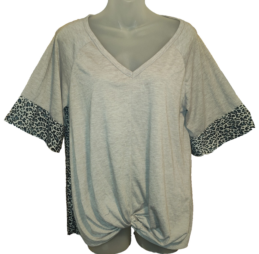 Emery Rose Women’s Gray Leopard Print V Neck Short Sleeve Top Size S BG25